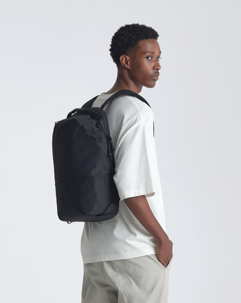 Urth Arkose 20L Modular Backpack | Urth Europe